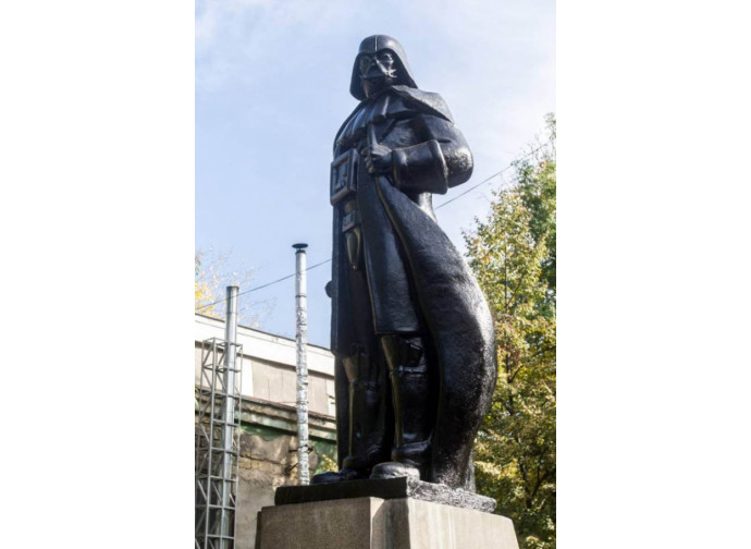 La nuova statua di Darth Vader a Odessa La nuova statua di Darth Vader a Odessa