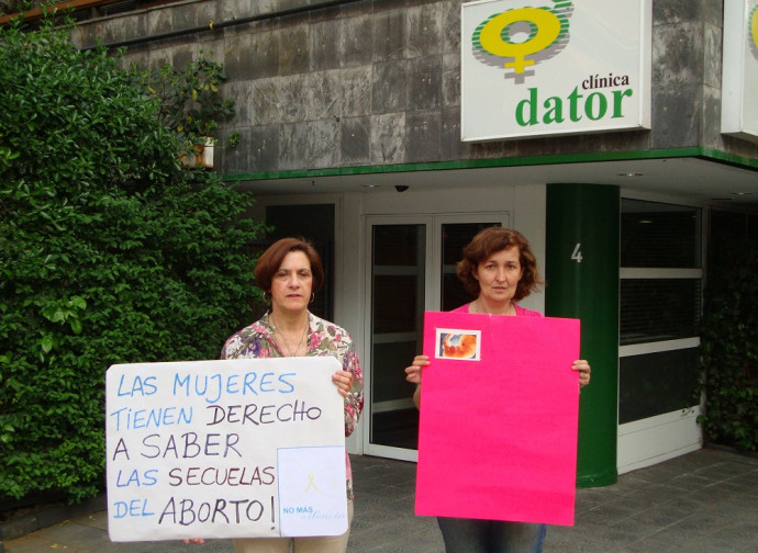 La clinica dove avrebbero abortito le sue ragazze La clinica dove avrebbero abortito le sue ragazze