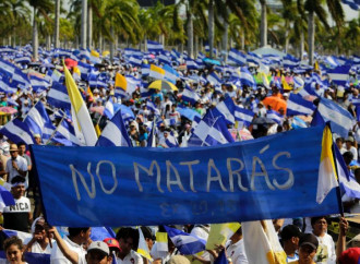 La dura repressione governativa delle proteste popolari induce migliaia di nicaraguensi a fuggire all’estero