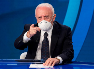 De Luca manda in confusione popolazione e governo