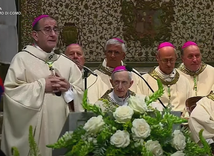 Monsignor Delpini nel duomo di Como Monsignor Delpini nel duomo di Como