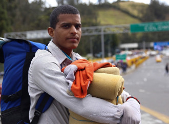 I venezuelani continuano a lasciare il paese tra crescenti difficoltà