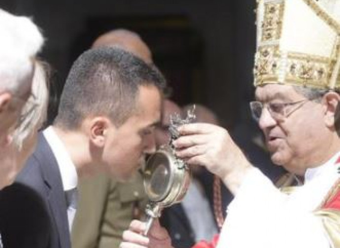 Il bacio di Di Maio (Foto Abbate/Ansa)