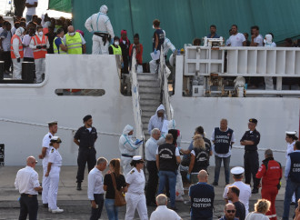 Mistero sulla nave fantasma trovata vicino ai migranti