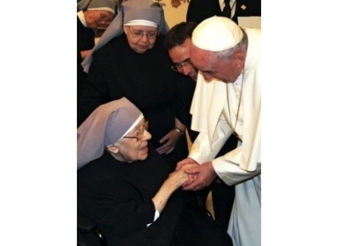 L'incontro tra papa Francesco e le Piccole suore durante le recente visita in Usa