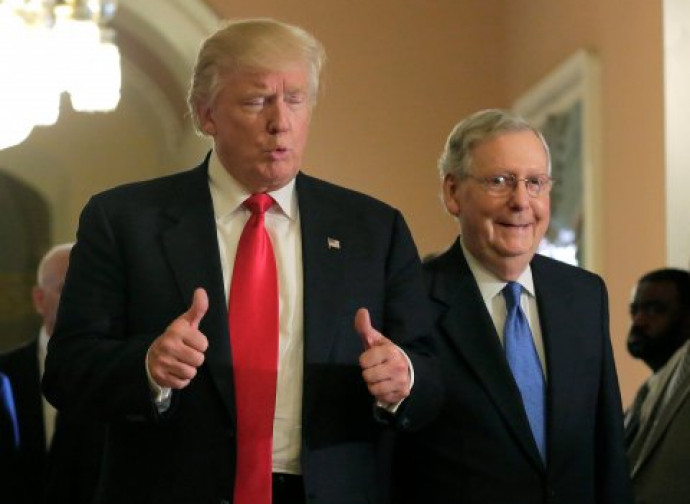 Donald Trump e Mitch McConnell (capogruppo repubblicano in Senato) Donald Trump e Mitch McConnell (capogruppo repubblicano in Senato)