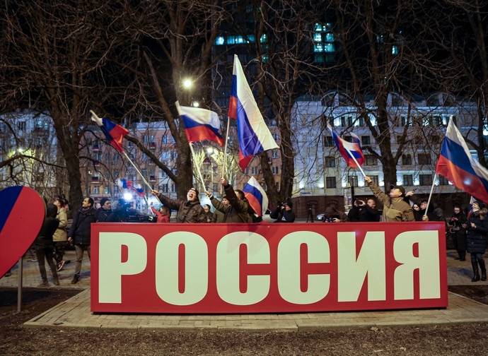 Festa a Donetsk per il riconoscimento da parte della Russia
