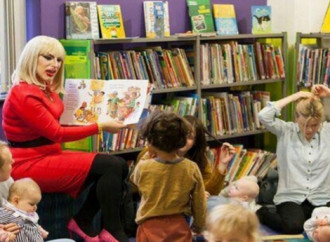 Texas: in biblioteca c'è un trans che legge storie ai bambini