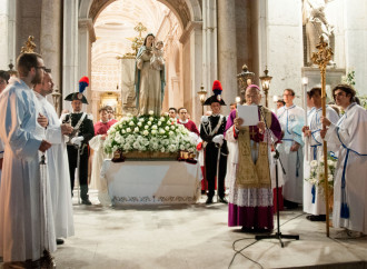 «Consacrazione atto politico di pace: coi vescovi voce del Papa più forte»