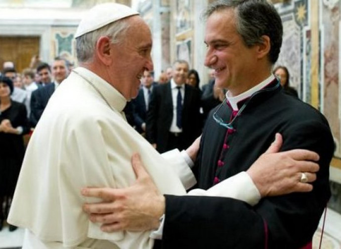 Papa Francesco con mons. Viganò Papa Francesco con mons. Viganò