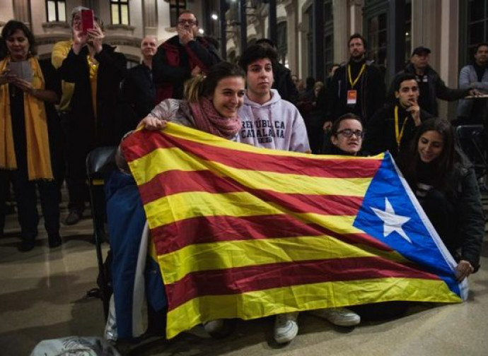 Indipendentisti in Catalogna riconquistano la maggioranza assoluta