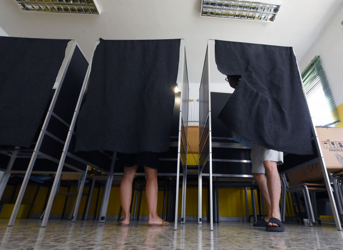 Al voto per le comunali (ImagoEconomica)