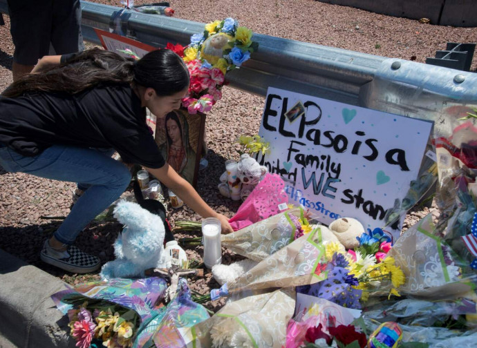 El Paso, fiori per le vittime El Paso, fiori per le vittime