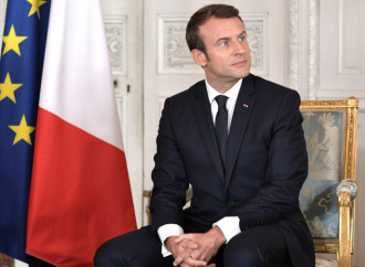 Ex generali a Macron: “Si rischia la guerra civile”
