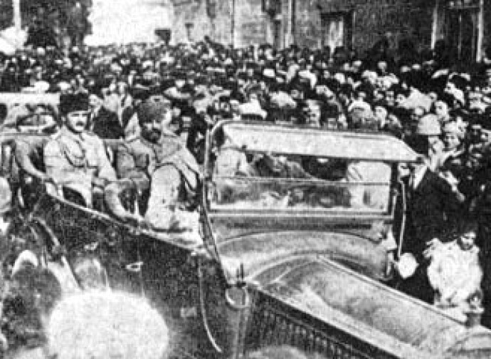 Enver Pascià (in auto) visita Batumi, Georgia Enver Pascià (in auto) visita Batumi, Georgia
