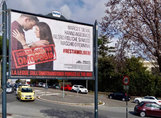 Distratti dall'epidemia, intanto ci impongono il bavaglio dell'omofobia