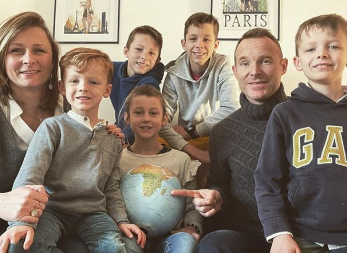 Una famiglia raccontata dalla serie tv Familles nombreuses Una famiglia raccontata dalla serie tv Familles nombreuses