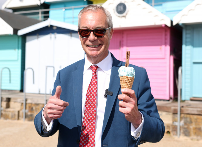 Nigel Farage festeggia la vittoria (AP)