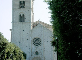 A Fermo la Chiesa si auto-silenzia