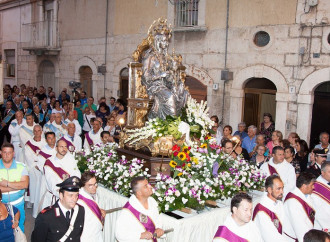 Lo Scapolare, l’amore di Maria che veste i suoi figli