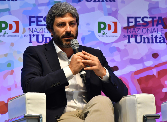 Roberto Fico (5 Stelle) alla festa dell'Unità del PD. Prossima coalizione? Roberto Fico (5 Stelle) alla festa dell'Unità del PD. Prossima coalizione?