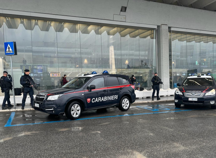 Carabinieri a Fiumicino (Imago Economica)