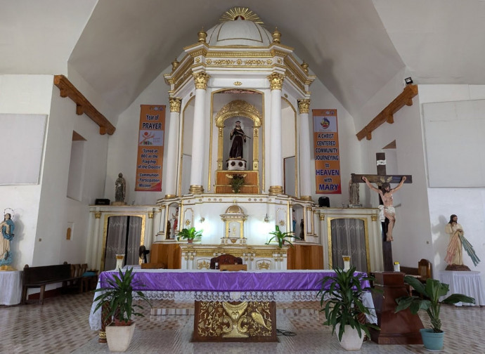 Altare in una chiesa delle Filippine (foto gratis da Pixnio)