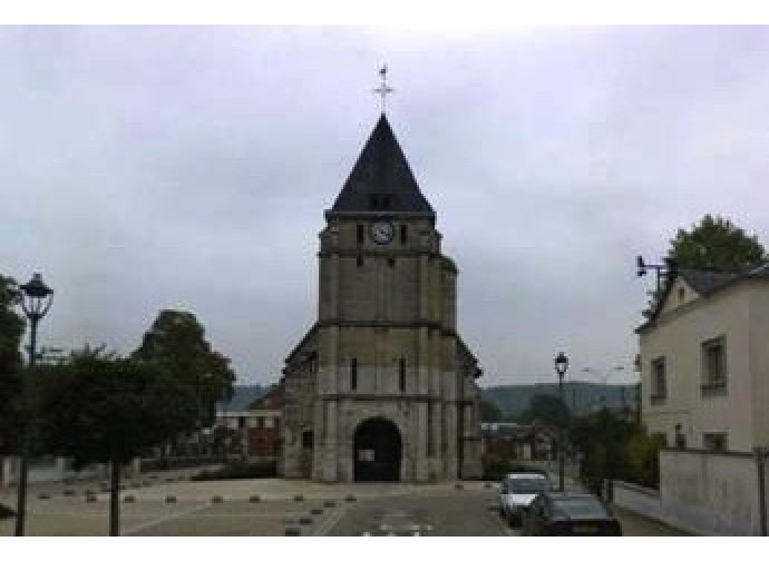 La chiesa dove è avvenuto l'assalto dei due jihadisti La chiesa dove è avvenuto l'assalto dei due jihadisti