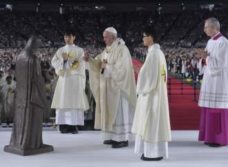 Il Papa: “Proteggere ogni vita, anche se non è perfetta”