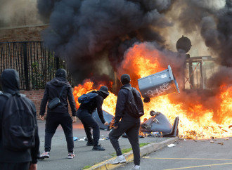 Francia a ferro e fuoco. Prove generali per la sinistra di Mélenchon