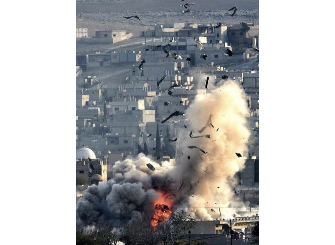 Bombe americane sui territori siriani controllati dall'Isis Bombe americane sui territori siriani controllati dall'Isis