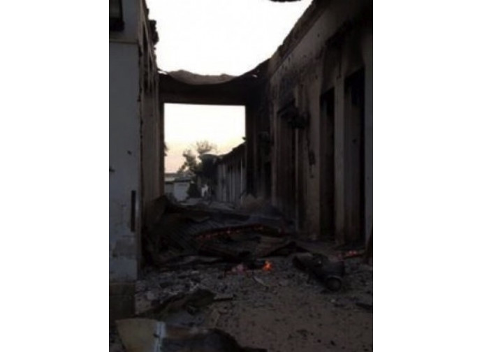L'ospedale di Kunduz in Afghanistan bombardato per errore dei caccia della Nato L'ospedale di Kunduz in Afghanistan bombardato per errore dei caccia della Nato