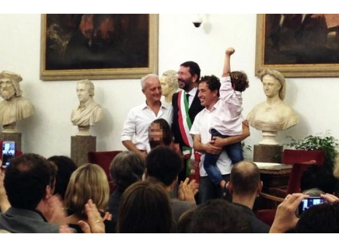 Coppie gay con il sindaco di Roma Ignazio Marino Coppie gay con il sindaco di Roma Ignazio Marino