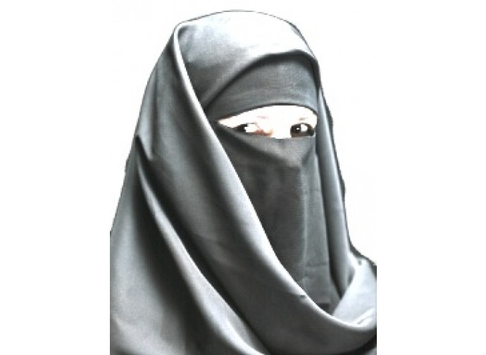 Donna musulmana con il burqa Donna musulmana con il burqa