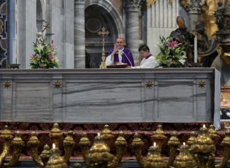 Altare profanato: Gambetti celebra il rito di riparazione