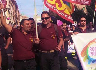 I pompieri al Gay Pride di Roma