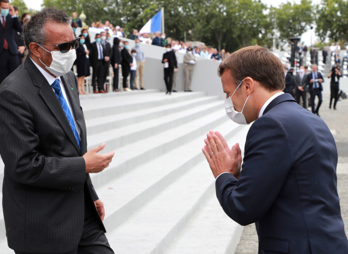 Tedros Adhanom Ghebreyesus salutato da Emmanuel Macron Tedros Adhanom Ghebreyesus salutato da Emmanuel Macron