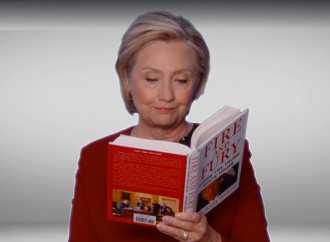 Lo spot della Clinton e il Wc d'oro chiamato America