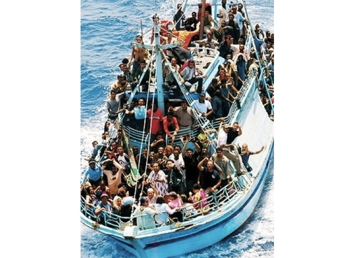 Barcone di immigrati
