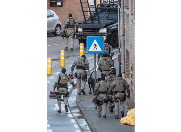 Polizia belga in assetto antiterrorismo