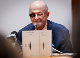 Salman Rushdie nel 2024 al Salone del Libro di Torino (ImagoEconomica)