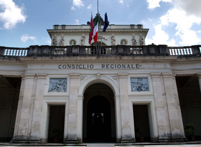 Consiglio regionale Abruzzo (ImagoEconomica, 2001) Consiglio regionale Abruzzo (ImagoEconomica, 2001)