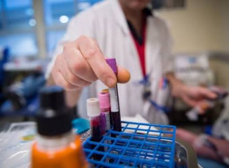Francia, omosessuale ricorre alla Cedu per donazione di sangue negata