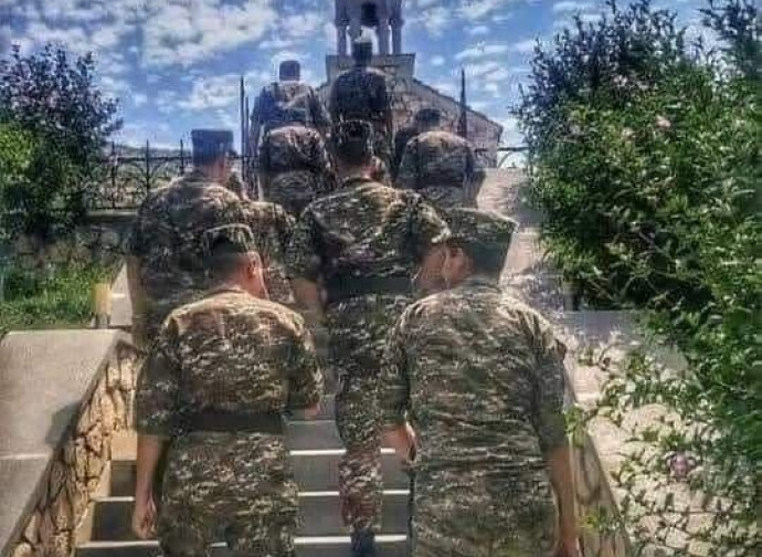 Soldati vanno in chiesa