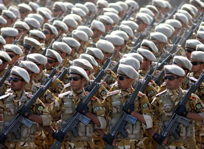 Truppe iraniane in parata Truppe iraniane in parata