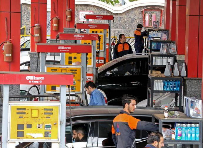 Le sanzioni contro l'Iran colpiscono anche il settore petrolifero Le sanzioni contro l'Iran colpiscono anche il settore petrolifero
