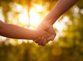 Bimbi strappati e famiglie tradite: fare luce sugli affidi