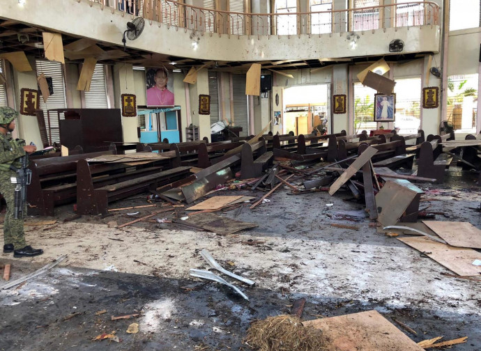 La bomba nella cattedrale di Jolo, Filippine meridionali