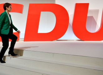 Kramp-Karrenbauer, una "mini-Merkel" cattolica