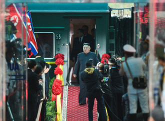 Vietnam, Trump parla con Kim e pensa alla Cina